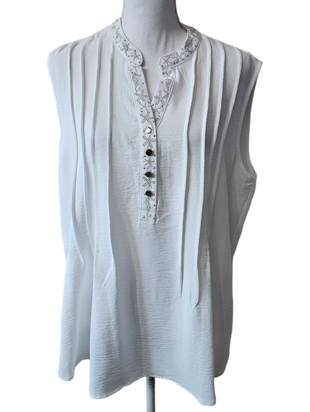 Ava & Grace Embellished Sleeveless Blouse Women’s XL White Studded Tunic Top